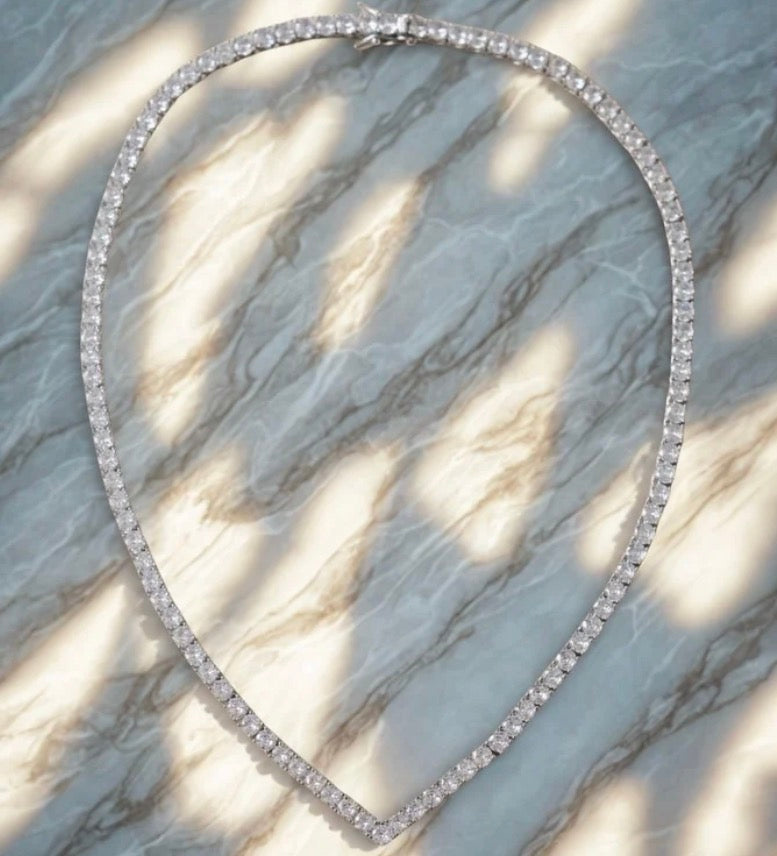 שרשרת טניס V-Shape מואסנייט