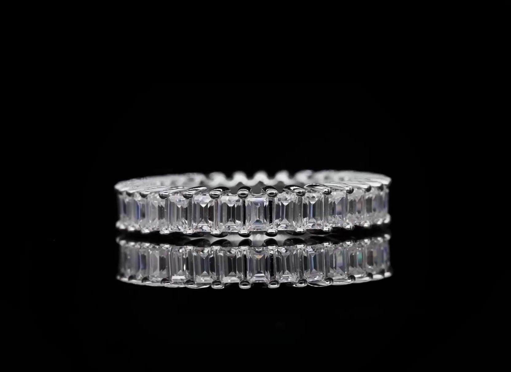 טבעת Line Emerald